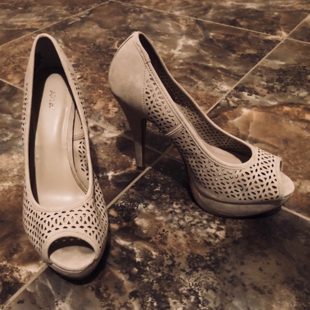 Cream heals with peep holes, open toe!